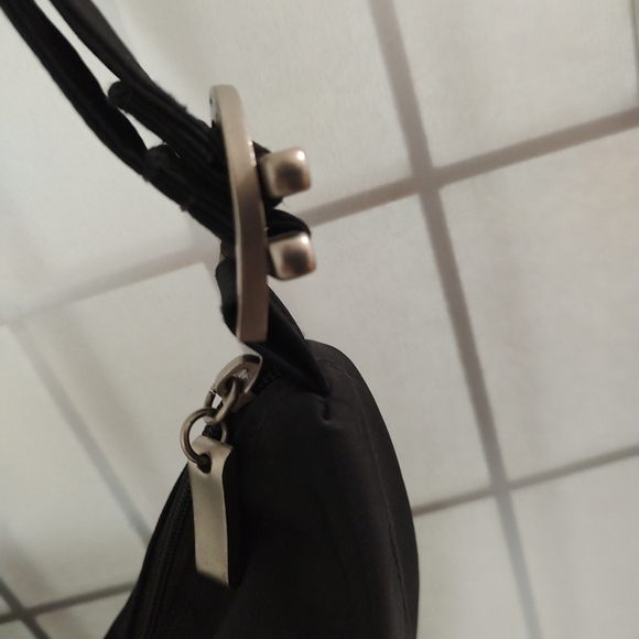 DKNY Black Crossbody Bag with Adjustable Strap and Slouchy Design - Picture 7 of 16